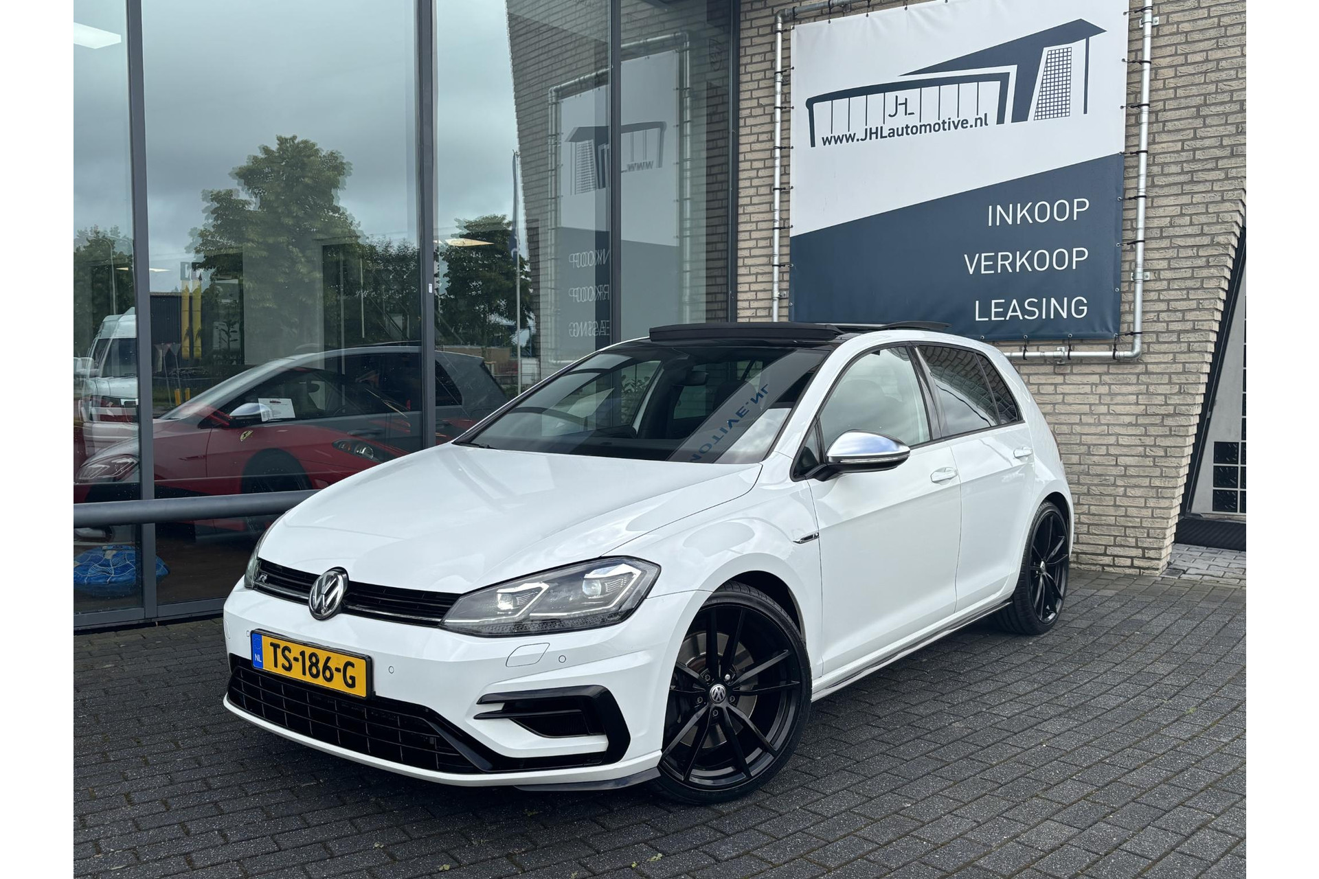Volkswagen Golf 7.5 R 4Motion*AKRA*DSG*PANO*CAMERA*ACC*BLINDSP*BTW